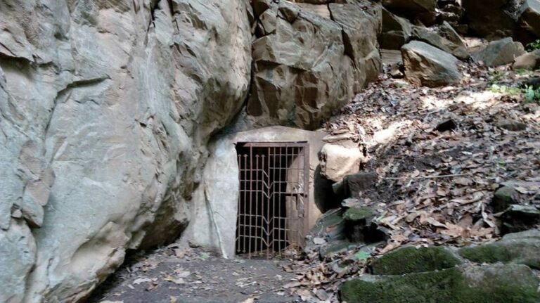 Dandak Cave