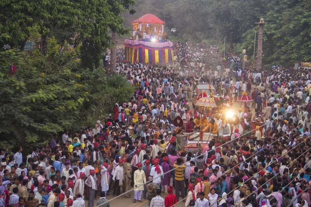 bastar-dussehra-chariot-pulling